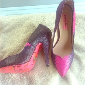 Betsy Johnson funky flowery heels